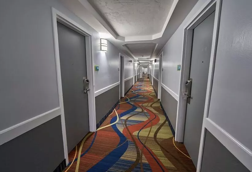 ホテル The Mariner Resort Cape Cod By The Red Collection