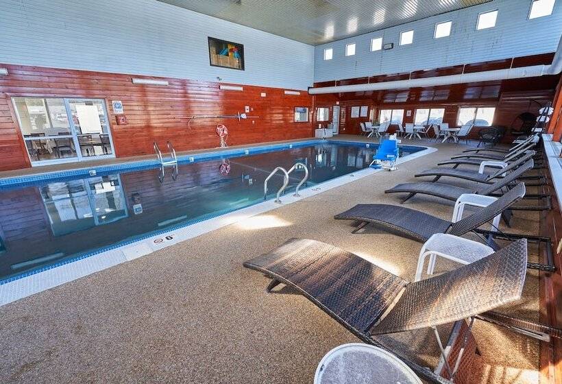 هتل The Mariner Resort Cape Cod By The Red Collection