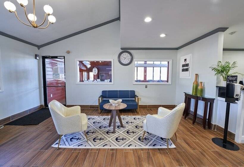 هتل The Mariner Resort Cape Cod By The Red Collection