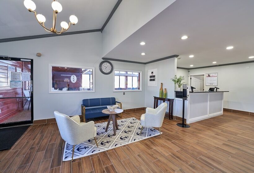 هتل The Mariner Resort Cape Cod By The Red Collection