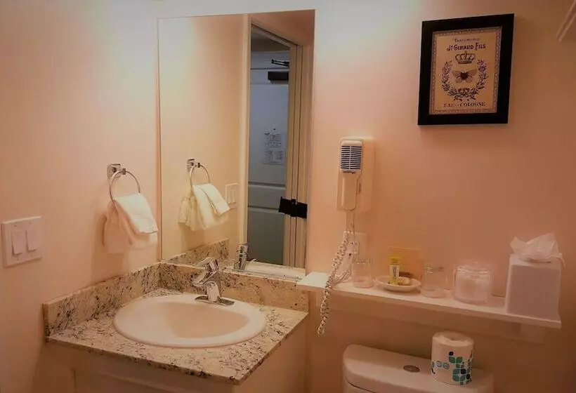 בית מלון כפרי The Monterey