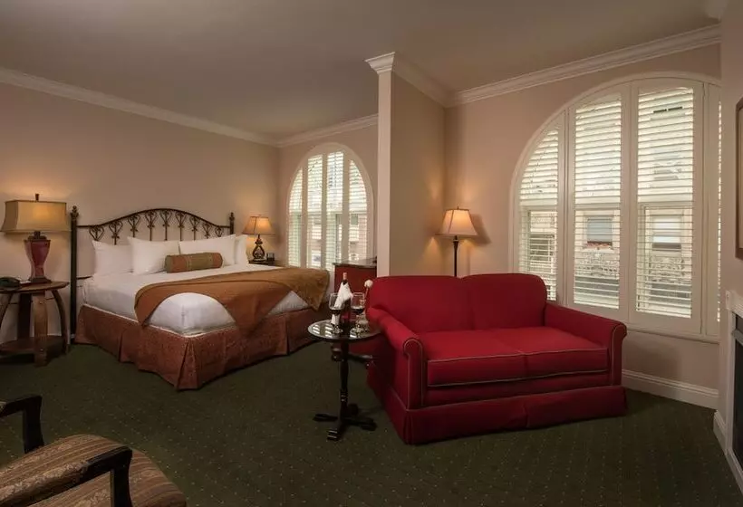 בית מלון כפרי The Monterey