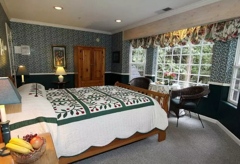 Mccaffrey House Bed And Breakfast Inn