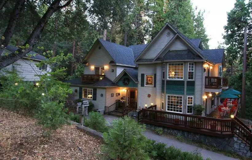 Mccaffrey House Bed And Breakfast Inn