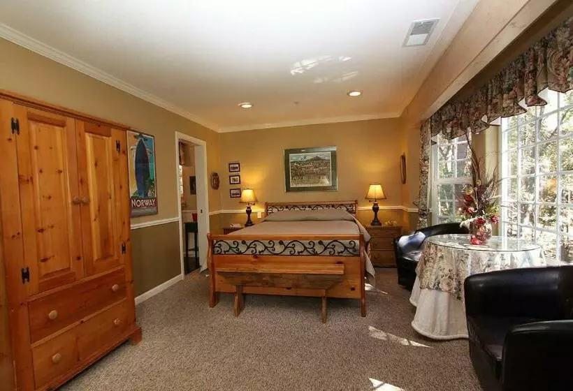 Mccaffrey House Bed And Breakfast Inn