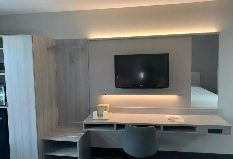 Microtel Inn By Wyndham Charlotte Airport