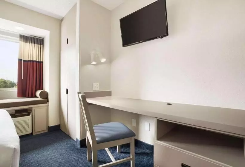 Microtel Inn By Wyndham Louisville East