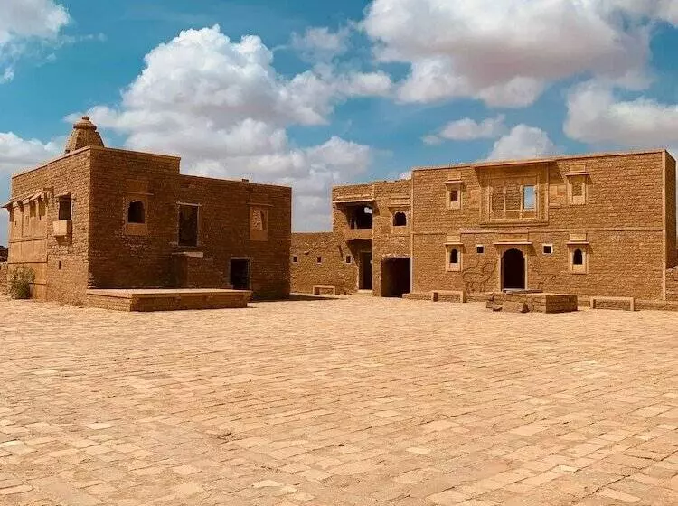 Hotelli Rajwada Desert Camp By Park Tree