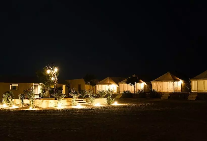 Hotelli Rajwada Desert Camp By Park Tree
