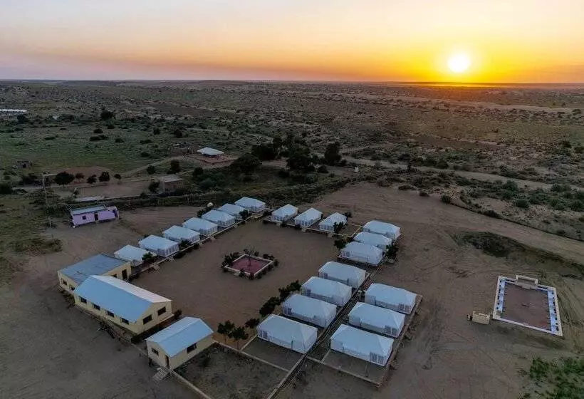 Hotelli Rajwada Desert Camp By Park Tree