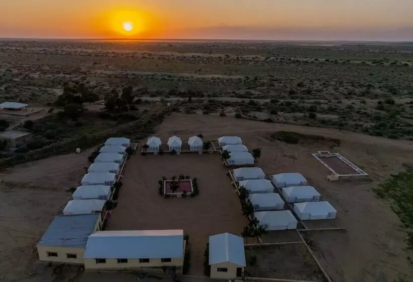 Hotelli Rajwada Desert Camp By Park Tree