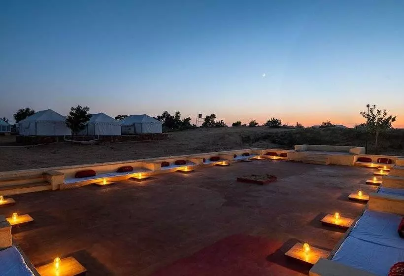 Hotelli Rajwada Desert Camp By Park Tree