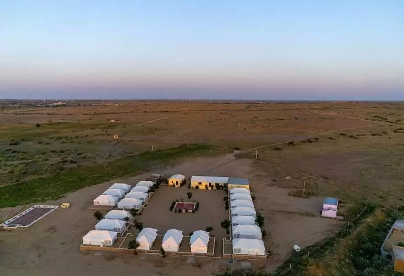 Hotelli Rajwada Desert Camp By Park Tree