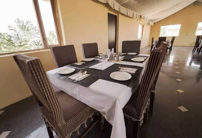 Hotelli Rajwada Desert Camp By Park Tree