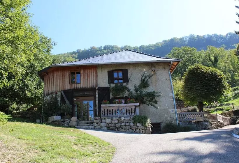 ベッドアンドブレックファースト Les Pipistrelles