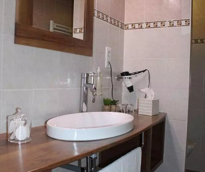 ベッドアンドブレックファースト Les Pipistrelles