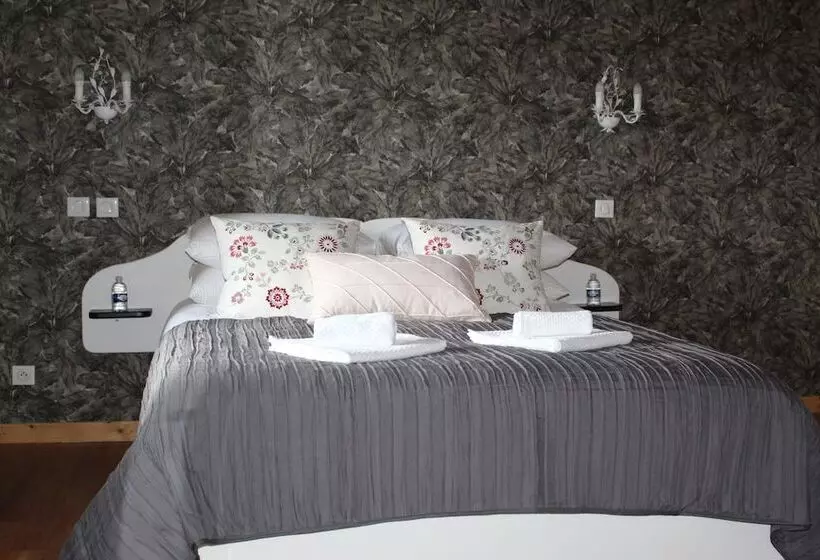 ベッドアンドブレックファースト Les Pipistrelles