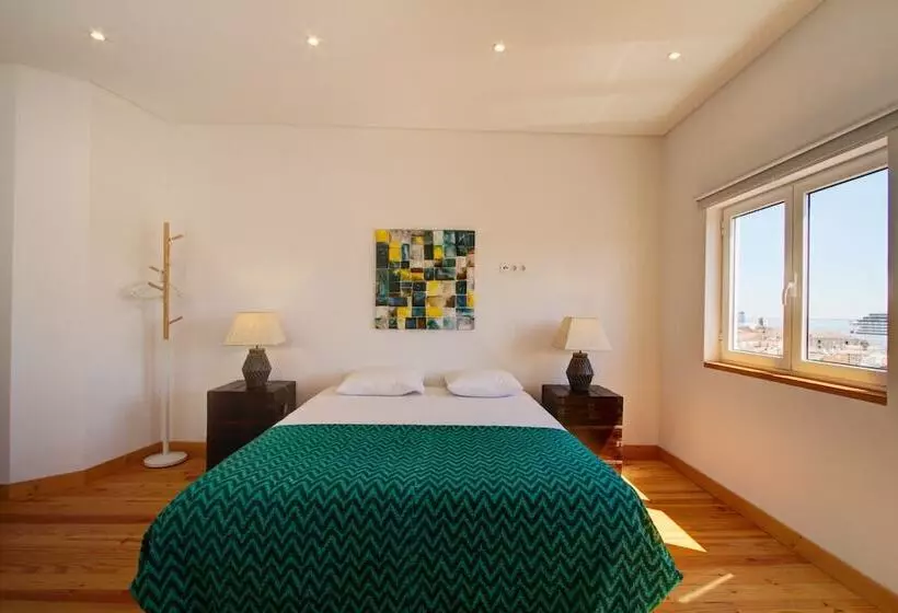 A New Studio Apartment With Amazing Views Of The River Tagus
