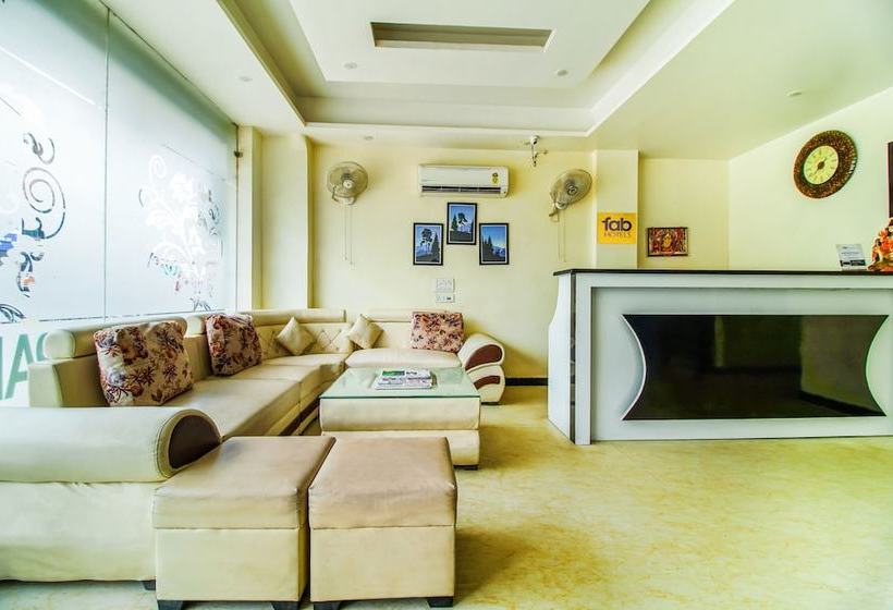 בית מלון כפרי Fab Raj Palace