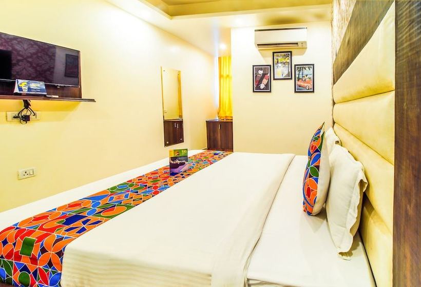 בית מלון כפרי Fab Raj Palace