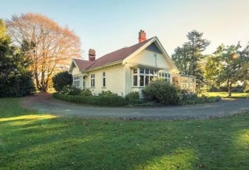 Majatalo Hemsworth Estate