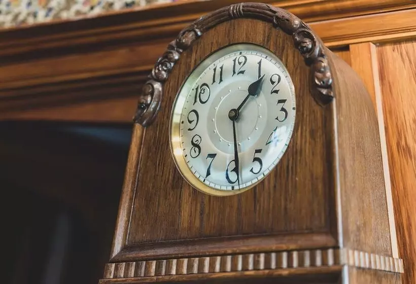 Majatalo Hemsworth Estate