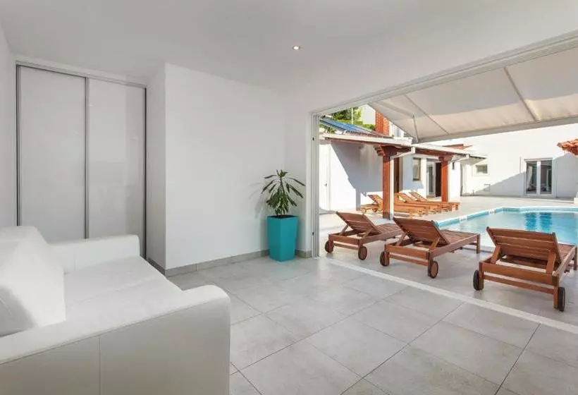 Villa The White Villa