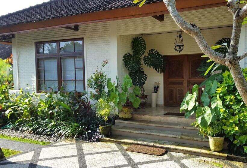 Villa Kompiang Bali