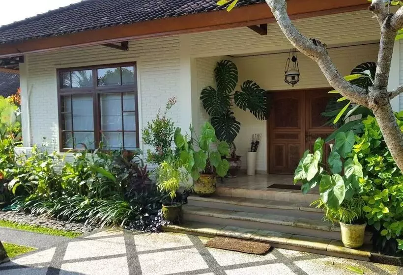 Villa Kompiang Bali