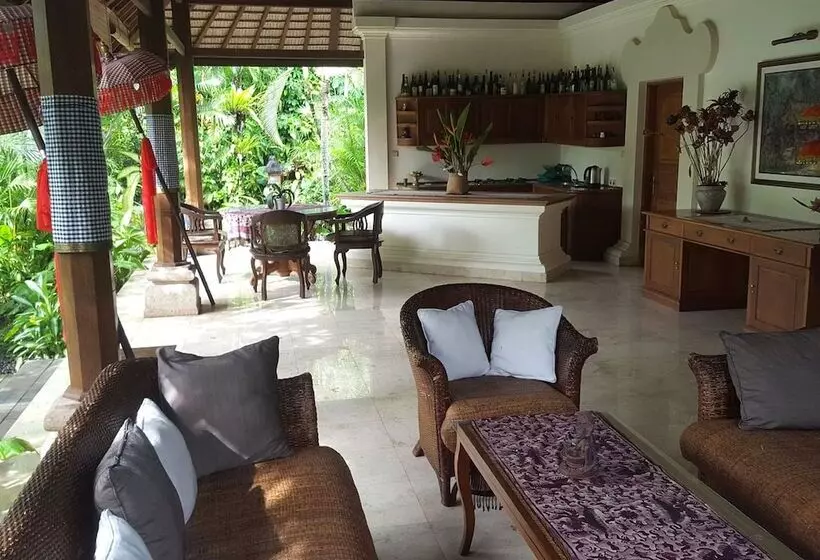 Villa Kompiang Bali