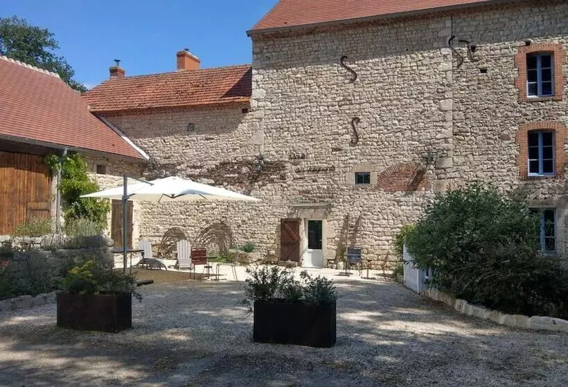 ベッドアンドブレックファースト Le Moulin Des Valignards