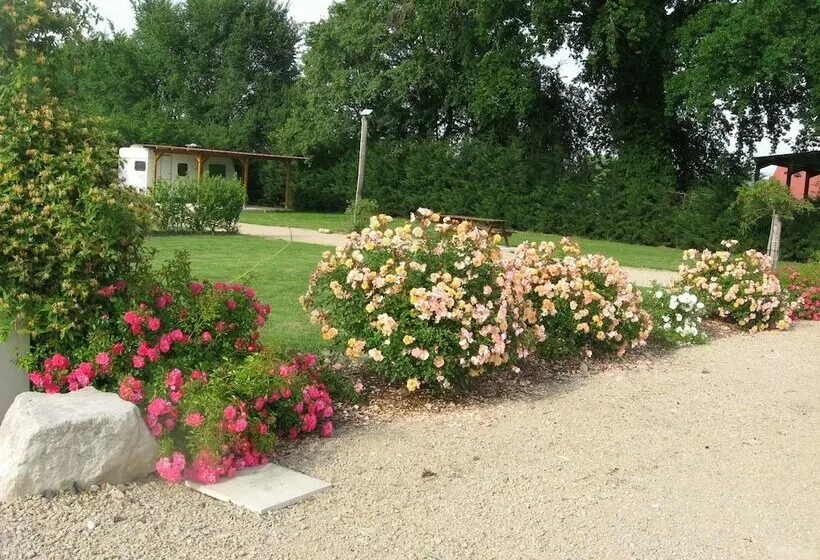 Hotelli Camping A La Ferme De Cornaton