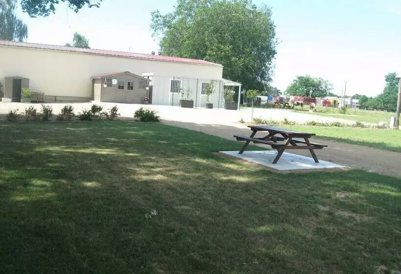 Hotelli Camping A La Ferme De Cornaton