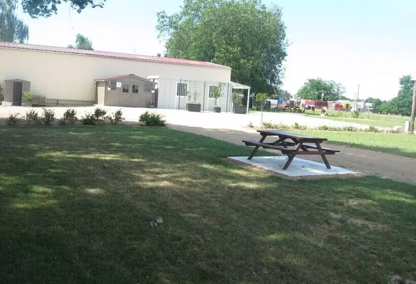 Hotelli Camping A La Ferme De Cornaton