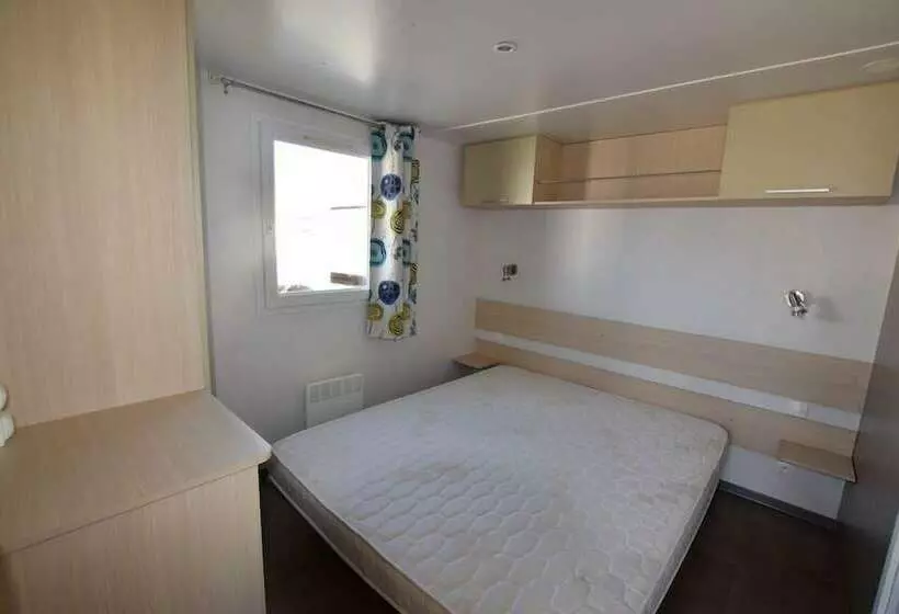 Hotelli Tonneau Herbergement Insolite Au Camping Des Nieres