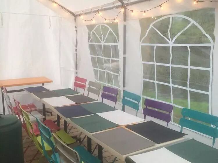 Hotelli Tonneau Herbergement Insolite Au Camping Des Nieres