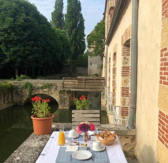 فندق Château De La Cour Senlisse