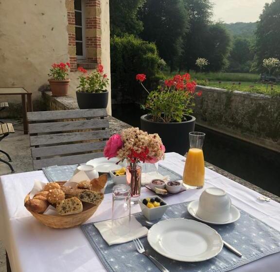 فندق Château De La Cour Senlisse