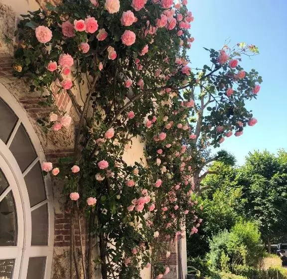 ホテル Château De La Cour Senlisse