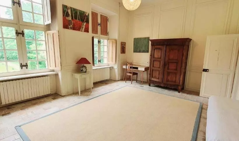 ホテル Château De La Cour Senlisse
