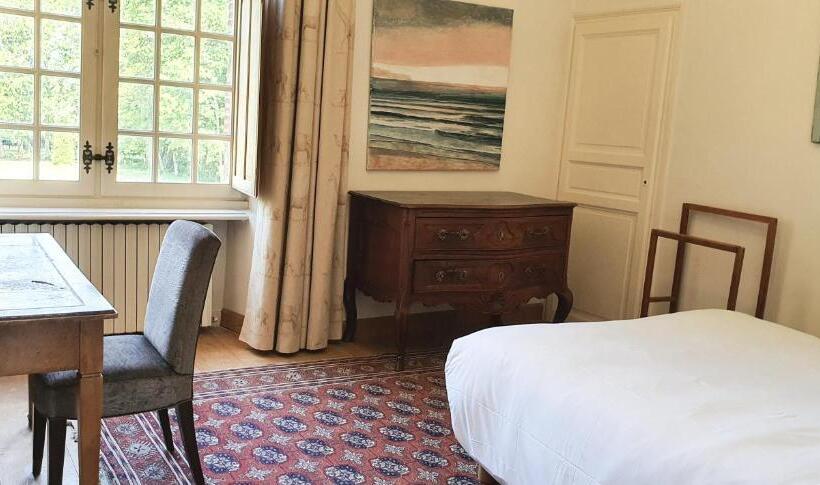 فندق Château De La Cour Senlisse