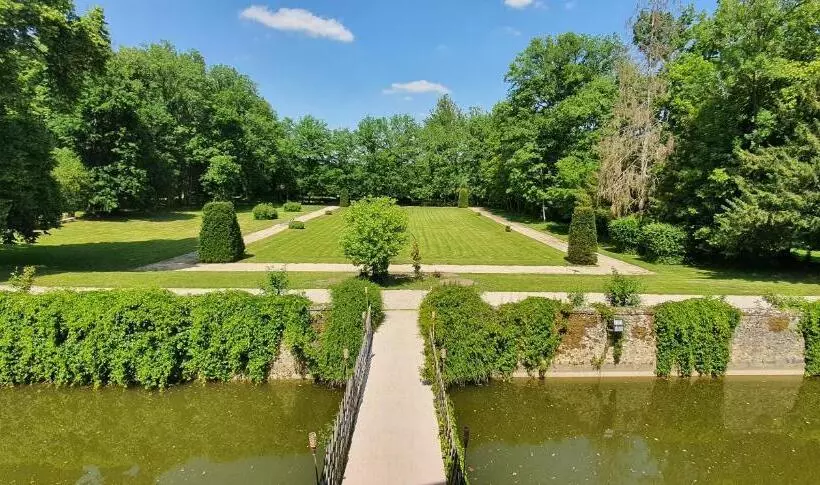 ホテル Château De La Cour Senlisse