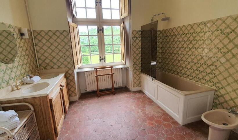 فندق Château De La Cour Senlisse