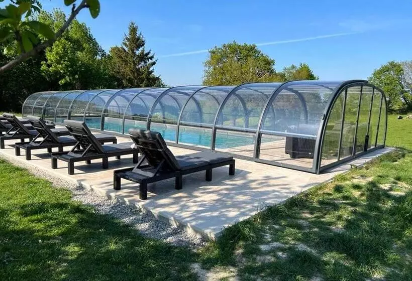 ベッドアンドブレックファースト La Millière   Chambres D Hôtes   Piscine & Campagne   Marie Anne & Marie Adélaïde