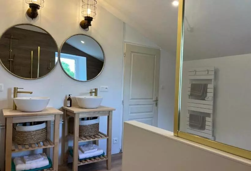 ベッドアンドブレックファースト La Millière   Chambres D Hôtes   Piscine & Campagne   Marie Anne & Marie Adélaïde