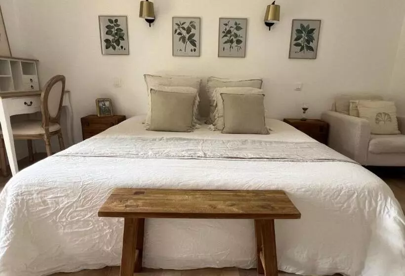 ベッドアンドブレックファースト La Millière   Chambres D Hôtes   Piscine & Campagne   Marie Anne & Marie Adélaïde