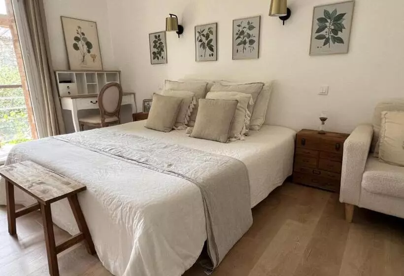 ベッドアンドブレックファースト La Millière   Chambres D Hôtes   Piscine & Campagne   Marie Anne & Marie Adélaïde