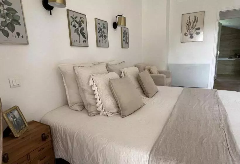 ベッドアンドブレックファースト La Millière   Chambres D Hôtes   Piscine & Campagne   Marie Anne & Marie Adélaïde