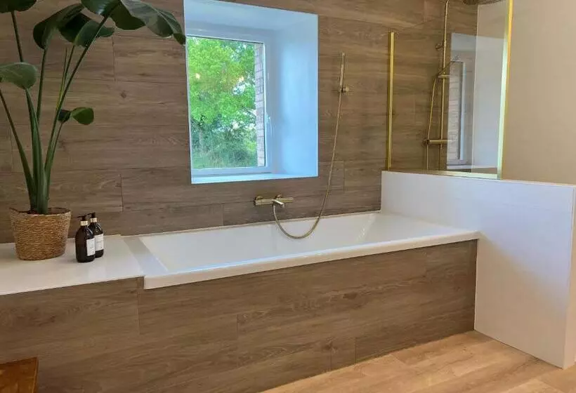 ベッドアンドブレックファースト La Millière   Chambres D Hôtes   Piscine & Campagne   Marie Anne & Marie Adélaïde