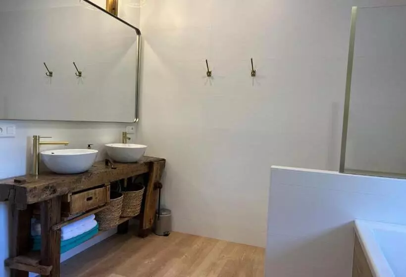 ベッドアンドブレックファースト La Millière   Chambres D Hôtes   Piscine & Campagne   Marie Anne & Marie Adélaïde